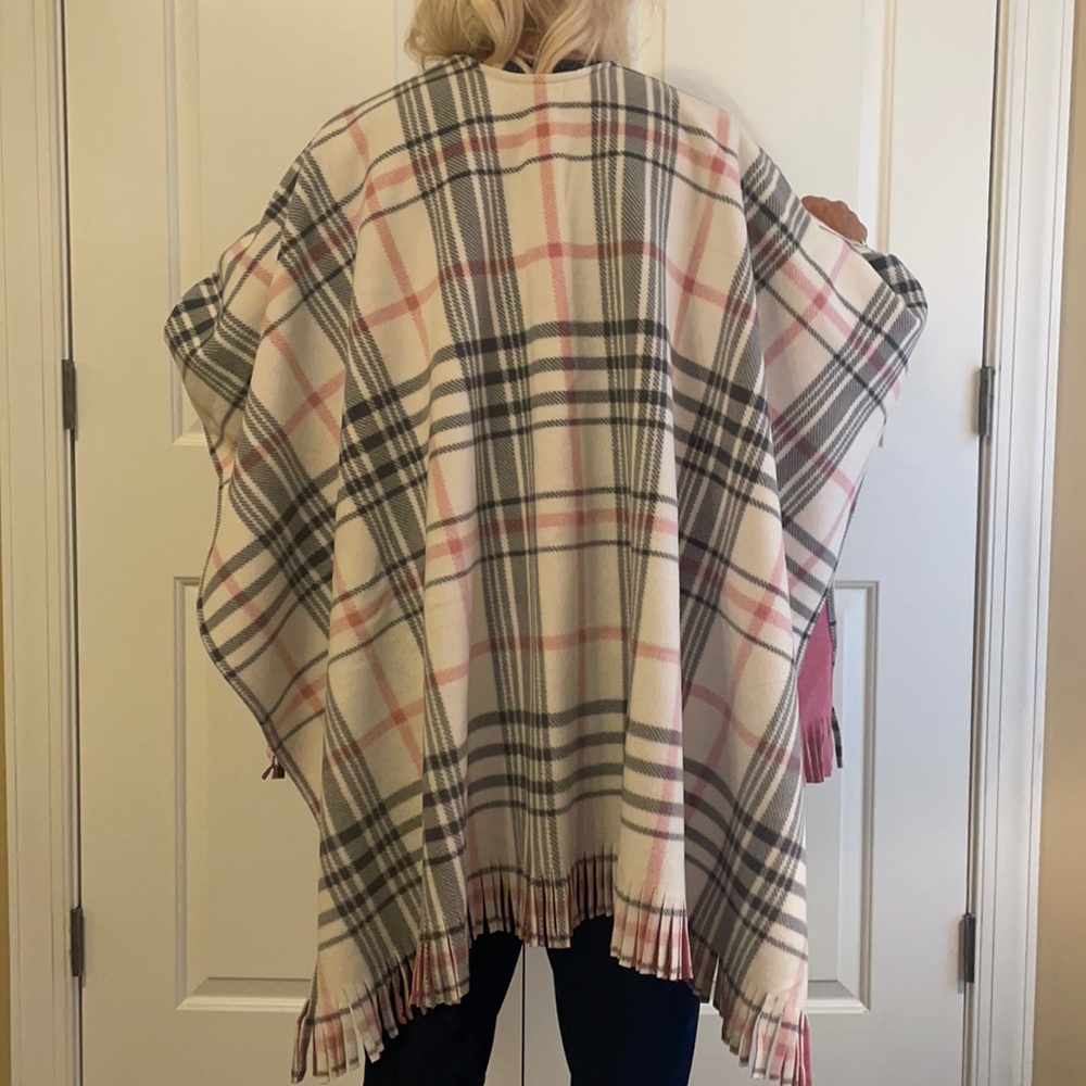 Sweater/blanket reversible